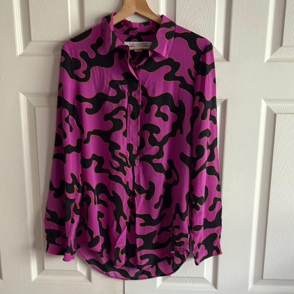 •Diane von Furstenberg Stylish Pink and Black Eclectic Silk Blouse